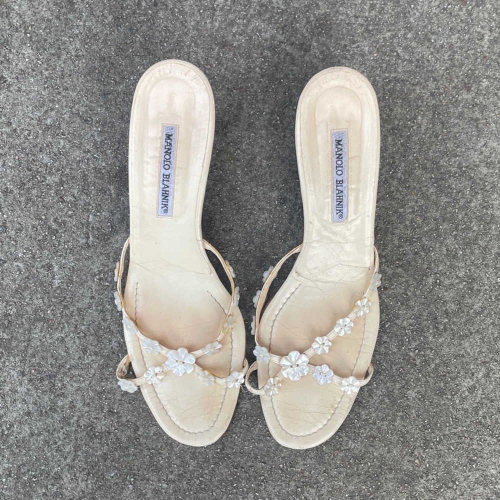 Manolo Blahnik 2000s Butter Yellow Pearlescent Flower Sandal Heels